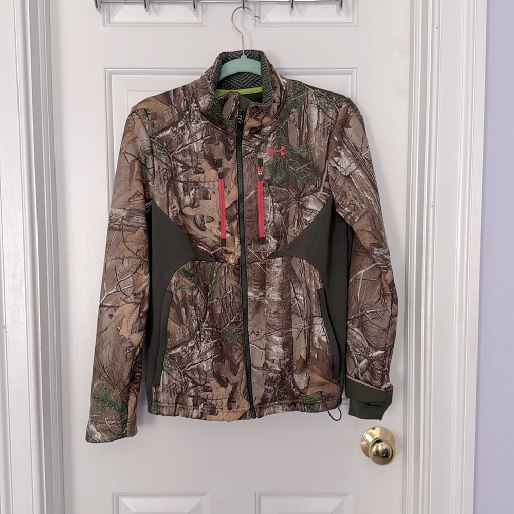 Under Armour Ladies “STORM” Hunting jacket. Brand new, never worn outside